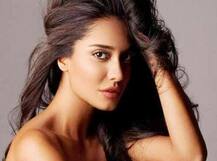 तीसरी बार मां बनने जा रहीं हैं Lisa Haydon, इस तरह किया खुलासा