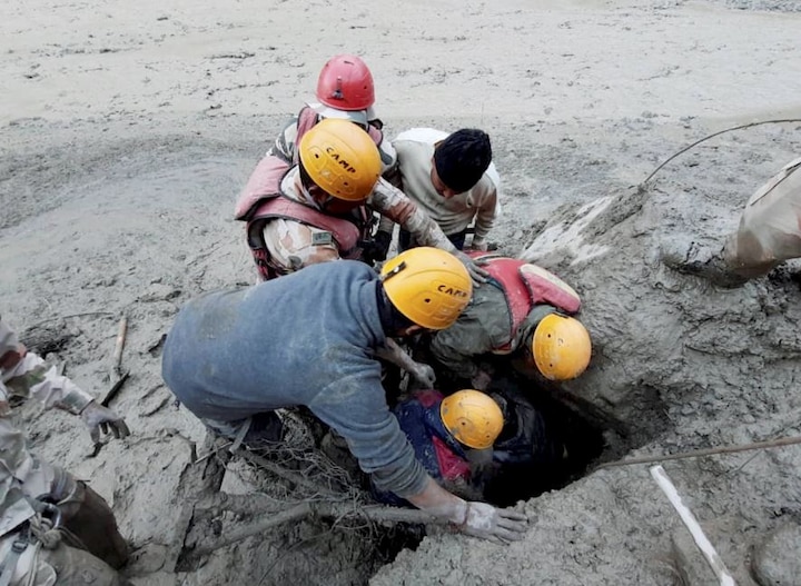 Uttarakhand glacier disaster: 38 still missing from Uttar Pradesh, rescue ops continue उत्तराखंड त्रासदी: यूपी के कई परिवारों में छाया मातम, अलग-अलग जिलों के करीब 38 लोग लापता