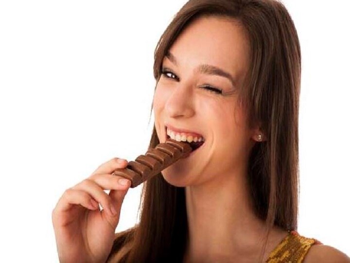 Send this Shayari to your partner with chocolate they will fall in love with you  Chocolate Day 2021 Shayari: अपने पार्टनर को चॉकलेट के साथ भेजें ये शायरी, दीवाने हो जाएंगे आपके प्यार में