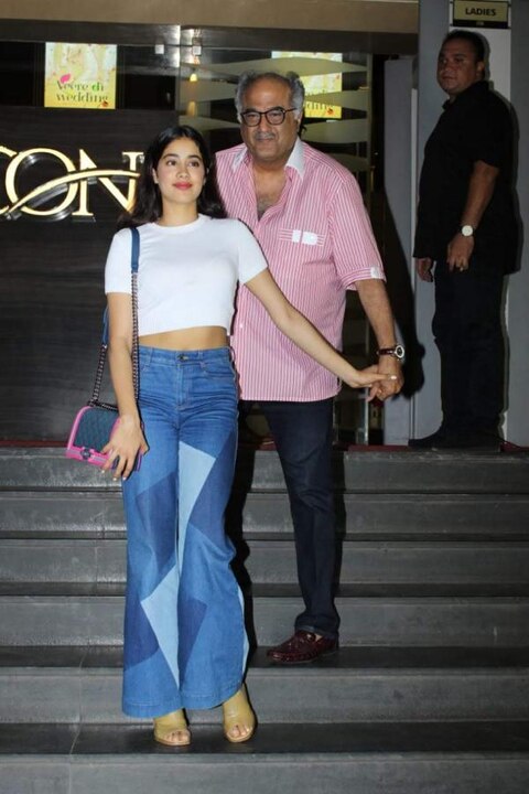दीपिका पादुकोण, Alia Bhatt जैसी अभिनेत्रियों ने Flared Jeans को बनाया फैशन ट्रेंड, देखें
