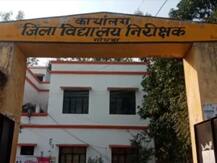 यूपी में जोरों पर नकल विहीन बोर्ड परीक्षा कराने की तैयारी, गोंडा में सामने आई ये गड़बड़ी