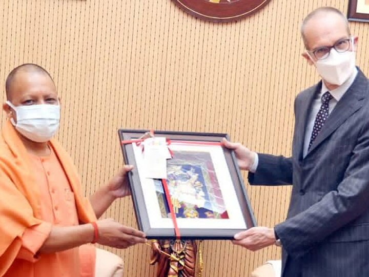 yogi adityanath meeting with Ralf Heckner Ambassador of Switzerland uttar pradesh ann स्विट्जरलैंड के राजदूत से सीएम योगी ने की मुलाकात, यूपी में निवेश के लिए किया आमंत्रित