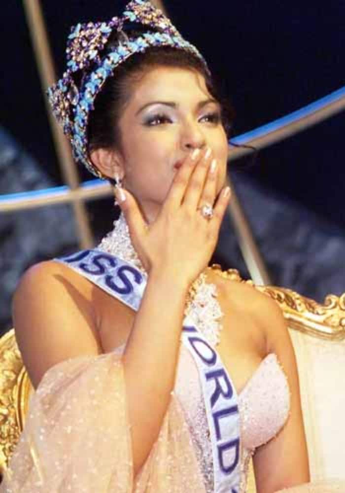 दरअसल, पीपुल मैगजीन को दिए एक इंटरव्यू में उन्होंने खुद इस बात का खुलासा किया था कि किस तरह उनकी लाइफ के सबसे बड़े इवेंट में अनकम्फर्टेबल रहीं.