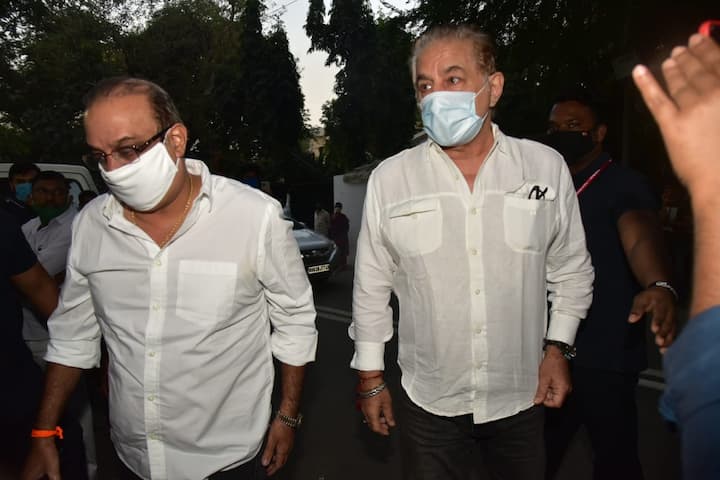 राजीव कपूर का अंतिम दर्शन करने के लिए पहुंचनेवाले में नीतू सिंह, करिश्मा कपूर व उनकी मां बबीता, आलिया भट्ट, रजा मुराद, आशुतोष गोवारिकर, सोनाली बेंद्रे, नील नितिन मुकेश, अनिल अम्बानी, चंकी पांडे, प्रेम चोपड़ा जैसी कई हस्तियों का शुमार रहा है.