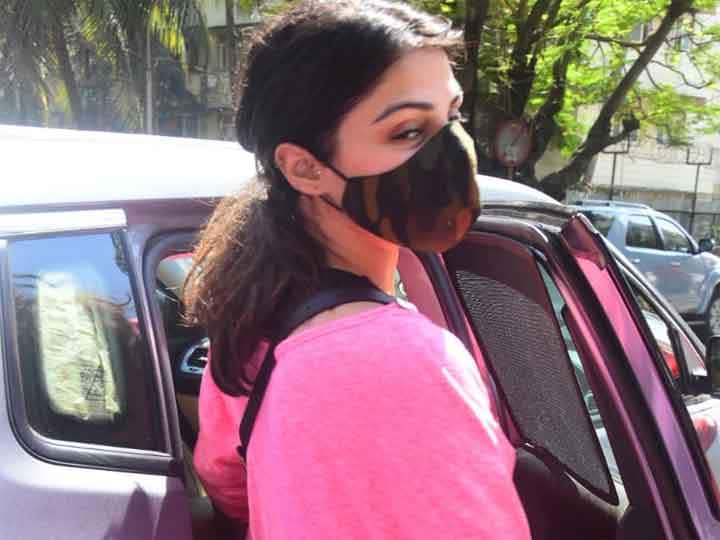 ड्रग्स मामले में रिया के भाई शौविक चक्रवती को भी गिरफ्तार किया गया था लेकिन बाद में उन्हें भी जमानत मिल गई.