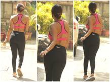 In Pics: कैमरों को देख इस एक्ट्रेस ने पब्लिक प्लेस में मटकाई अपनी कमर और फ्लॉन्ट किए कर्व्स, पहचानिए कौन हैं ये