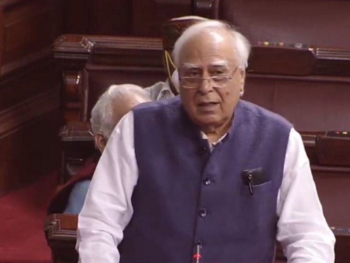 Rajya Sabha: Kapil Sibal accuses govt on Budget 2021 and Farmers Protest ANN राज्यसभा में बोले कपिल सिब्बल- 'देश में कोई क्षेत्र आत्मनिर्भर नहीं, दो चार लोगों को फायदा पहुंचाने के लिए बने कृषि कानून'