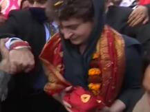 सहारनपुर: प्रियंका गांधी ने शाकुंभरी देवी मंदिर में टेका माथा, पूजा-अर्चना के बाद किसानों की पंचायत में शामिल होंगी
