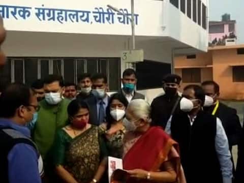 चौरी चौरा शहीद स्मारक का राज्यपाल आनंदीबेन पटेल ने किया निरीक्षण, क्रांतिकारियों के वंशजों ने की ये मांग चौरी चौरा शहीद स्मारक का राज्यपाल आनंदीबेन पटेल ने किया निरीक्षण, क्रांतिकारियों के वंशजों ने की ये मांग
