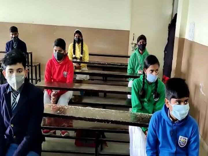 Schools Closed: बढ़ते कोरोना ने खींची चिंता की लकीरें, दिल्ली-गुजरात और यूपी-पंजाब में स्कूल बंद Schools Closed: Schools closed in several states including Delhi, UP-Punjab and Gujarat after rising cases of corona Schools Closed: बढ़ते कोरोना ने खींची चिंता की लकीरें, दिल्ली-गुजरात और यूपी-पंजाब में स्कूल बंद