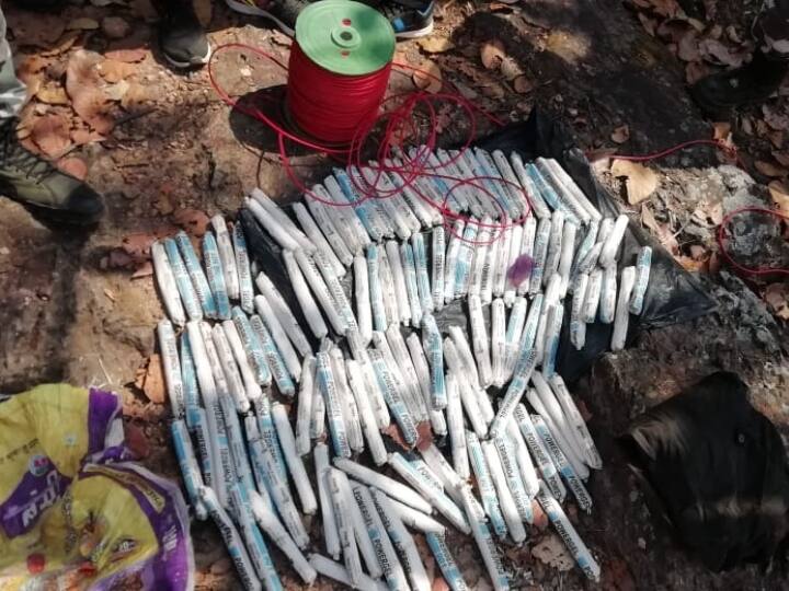 Jharkhand NIA conducted searches in Khunti recovered Cordtex wire Gelatin sticks ANN झारखंड: घने जंगलों में NIA की तलाशी, विस्फोटक में इस्तेमाल होने वाली तार और जिलेटिन की छड़ें बरामद की