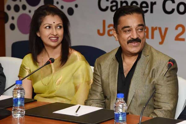 4. कमल हासन: साउथ सुपरस्टार कमल हासन की नाम भी तीन शादी रचाने वाले स्टार्स में शामिल है. साल 1978 में कमल ने क्लासिकल सिंगर वाणी गणपति के साथ शादी रचाई थी. 10 साल चली इस शादी के दोनों अलग हो गए और कमल ने सारिका से शादी कर ली. शादी जल्द ही टूट गई और फिर कमल हासन थोड़े समय के बाद गौतमी के साथ लिव-इन-रिलेशन में रहने लगे. कमल हासन और गौतमी ने आधिकारिक तौर पर कभी शादी का ऐलान नहीं हालांकि तमाम रिपोर्ट्स में इनकी शादी के दावे किए जाते हैं.