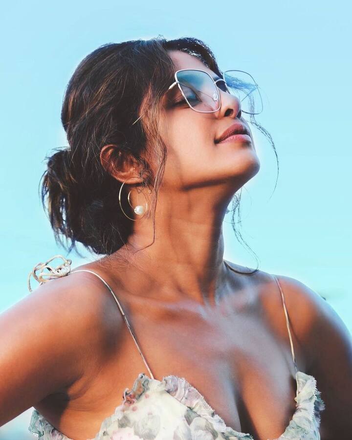 वो फिल्म थी उमराव जान(Umrao Jaan). जी हां...साल 2006 की बात है. तब प्रियंका चोपड़ा इंडस्ट्री में नई थीं और बढ़िया स्क्रिप्ट की तलाश में भी थीं. जब उन्हें उमराव जान ऑफर हुई तो उनकी खुशी का ठिकाना नहीं था क्योंकि ये फिल्म उनके करियर में मजबूत प्वाइंट साबित हो सकती थी. 