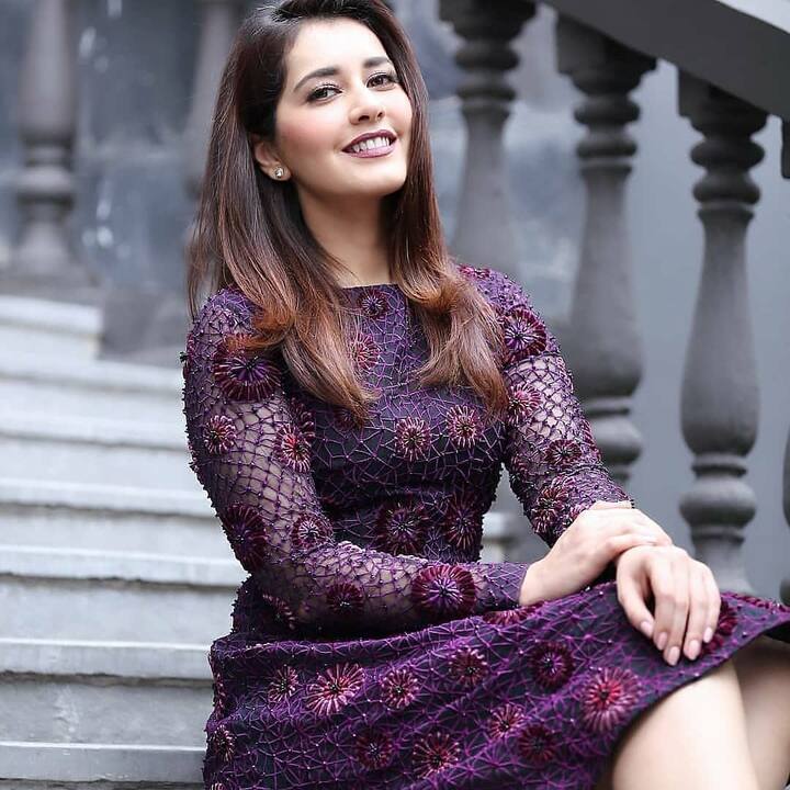 राशि बहुत जल्द हिंदी फिल्म अंधाधुंन का मलयालम रीमेक भी करने जा रही है. जो रवि चंद्रन डायरेक्ट करेंगे. इसके बाद वो विजय सेतुपति के साथ तुगलक दरबार में भी काम करेंगी. 