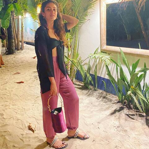 बिकिनी में दिखीं Shahid Kapoor की पत्नी Mira Kapoor, ग्लैमर के मामले में बड़ी अभिनेत्रियां भी हैं फेल