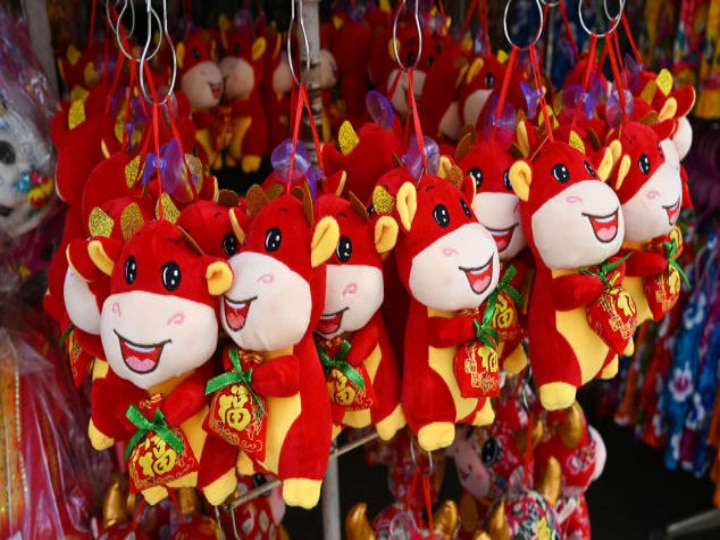 Chinese New Year 2021: Happy Chinese New Year 2021 HD Images Wishes Greetings WhatsApp Stickers Quotes to Celebrate Lunar New Year Chinese New Year 2021: चीन समेत दुनिया भर में कल से मनाया जाएगा चायनीज न्यू ईयर, देखें तस्वीरें