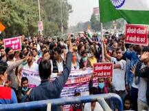 पटना में आंदोलन कर रहे छात्रों को पुलिस ने बल प्रयोग कर खदेड़ा, तीन को किया गिरफ्तार