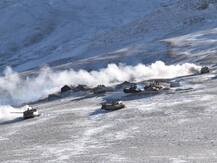 LAC पर पूर्वी लद्दाख से लौट रहे टैंक, 'डिसइंगेजमेंट' की पूरी प्रक्रिया में लगेगा 10-15 दिनों का वक्त, कल होगी समीक्षा