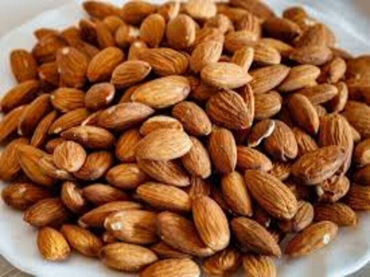 Which almond is wet or roasted is better? What are the benefits of this? भीगा या रोस्टेड, कौन सा बादाम है बेहतर? क्या हैं इसके फायदे जानिए