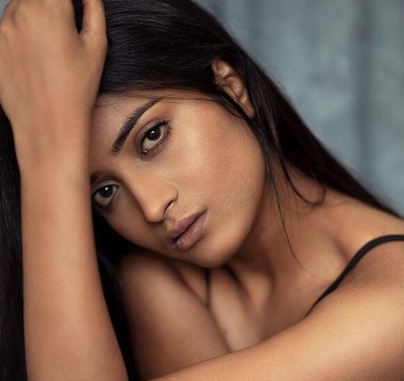 मान्या ने आगे कहा कि ‘अगर आप कड़ी मेहनत और जुनून के साथ कोशिश करेंगे, तो आपके सपने जरूर पूरे होंगे. इसके साथ ही मान्या ने लिखा कि उन्हें उनके पिता पर गर्व है’.