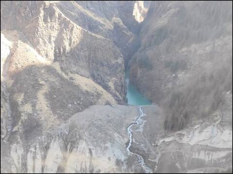 चमोली त्रासदी: ऋषिगंगा नदी के 6 KM ऊपर बनी बड़ी झील, क्या फिर मंडरा रहा बाढ़ का खतरा चमोली त्रासदी: ऋषिगंगा नदी के 6 KM ऊपर बनी बड़ी झील, क्या फिर मंडरा रहा बाढ़ का खतरा