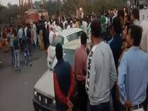 कंगना रनौत का विरोध कर रहे कांग्रेस कार्यकर्ताओं पर पुलिस ने की पानी की बौछार