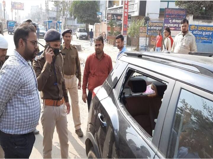 कार का शीशा तोड़कर रुपयों से भरा बैग और जैकेट ले भागे चोर, जांच में जुटी पुलिस Thief escaped by taking a bag and jacket full of money after breaking the glass of the car, police engaged in investigation ann कार का शीशा तोड़कर रुपयों से भरा बैग और जैकेट ले भागे चोर, जांच में जुटी पुलिस