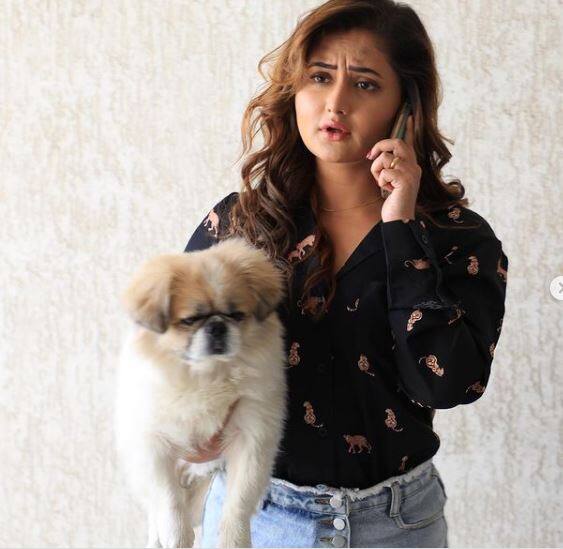 रश्मि अपनी पर्सनल लाइफ को लेकर भी काफी चर्चा में रही हैं. उन्होंने अपने को-स्टार नंदीश संधू के साथ शादी की थी, लेकिन उनका ये रिश्ता ज्यादा समय तक नहीं चला. शादी के कुछ वक्त बाद ही दोनों ने तलाक ले लिया था.