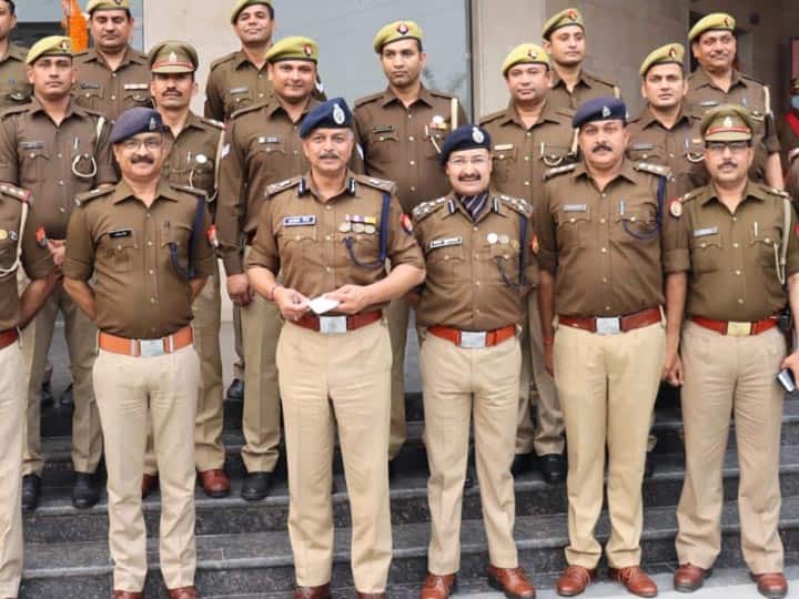 Noida Police team rewarded for solving successfully DRDO scientist kidnapping case ANN DRDO वैज्ञानिक को अपहरणकर्ताओं से छुड़ाने वाली नोएडा पुलिस को मिला इनाम, बेहतरीन काम के लिए मिले 5 लाख रुपये