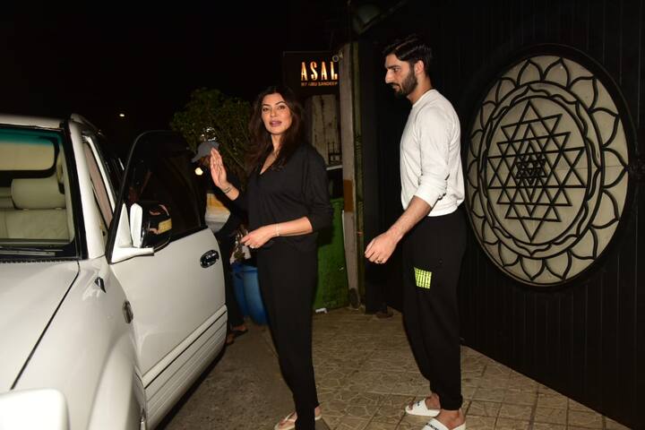 बॉलीवुड एक्ट्रेस सुष्मिता सेन और उनके ब्वॉयफ्रेंड रोहमन शॉल की कई तस्वीरें सामने आई हैं. बीती रात दोनों एक साथ स्पॉट हुए हैं. इन तस्वीरों में दोनों काफी खुश नजर आ रहे हैं. हालांकि पिछले कुछ वक्त से इनके ब्रेकअप की खबरें सामने आ रही थीं. लेकिन ये तस्वीरें ब्रेकअप की खबरों को अफवाह साबित करती हैं.