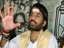 RJD नेता जगदानंद सिंह पर भड़के तेज प्रताप, कमरे के सामने जमकर किया हंगामा, जानें पूरा मामला