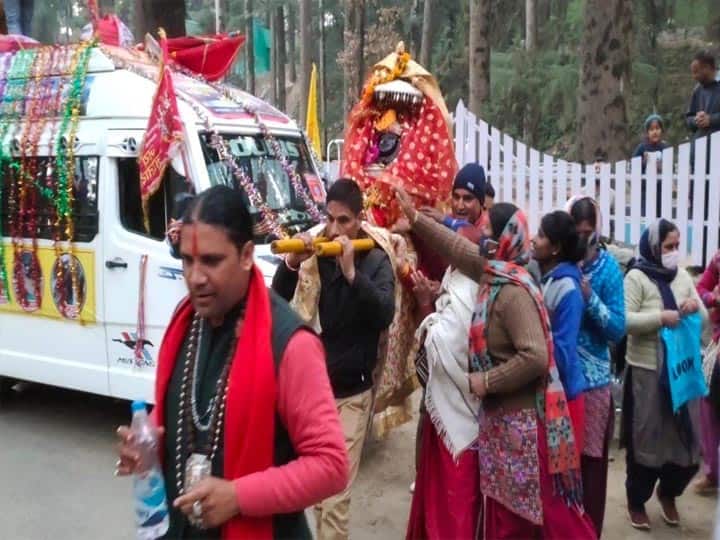 Doli Yatra of Maa Dhari devi reach Pauri ann मां धारी देवी की डोली यात्रा पौड़ी पहुंची, दर्शन करने को उमड़े भक्तों ने लगाये जयकारे