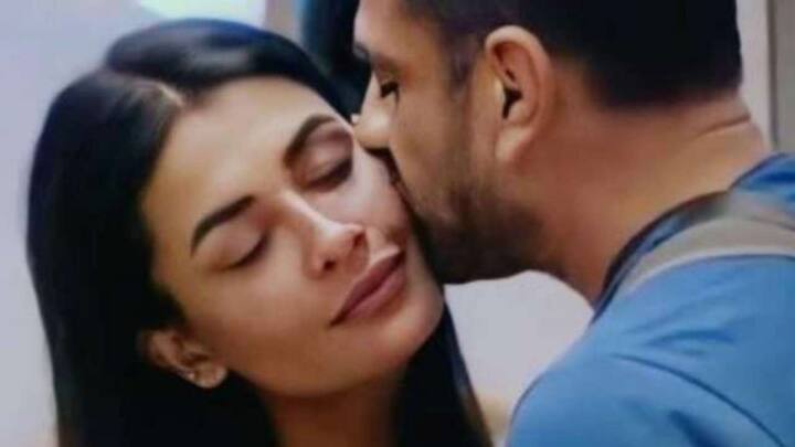 बिग बॉस 14 में एजाज़ खान और पवित्र पुनिया की केमिस्ट्री ने सबका ध्यान खींचा. दोनों बिग बॉस के घर से बाहर आ चुके हैं और बाहर आकर भी इनका रोमांस कम नहीं हुआ है. देखना ये है कि ये प्यार है या पब्लिसिटी पाने का एक तरीका? 