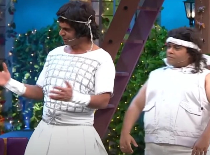 sunil grover and kiku sharda hilarious comedy as dharmendra and sunny deol in the kapil sharma show जब The Kapil Sharma Show में Dharmendra से बोले Sunny Deol, पापा आप मुझे धोखा दे रहे हैं