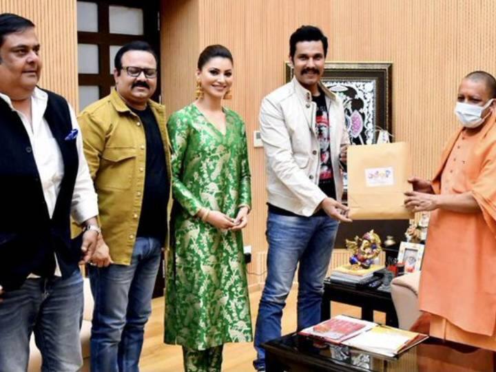 Randeep Hooda Urvashi Rautela Meet Uttar Pradesh CM Yogi Adityanath web series Inspector Avinash रणदीप हुड्डा और उर्वशी रौतेला ने की सीएम योगी आदित्यनाथ से मुलाकात, यूपी में प्रस्तावित Film City को लेकर हुई चर्चा