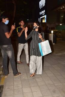 Sara Ali Khan देर रात डिनर के लिए निकलीं, सेल्फी के लिए पीछे पड़े लड़के, गुस्से में यूं बचकर निकलीं एक्ट्रेस