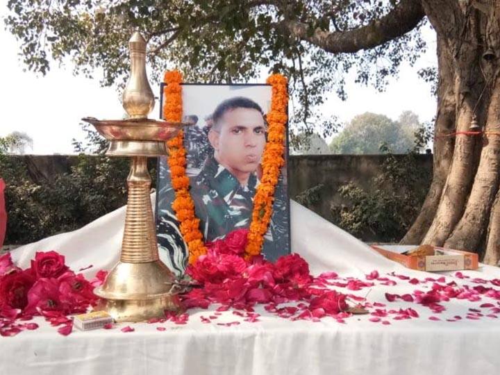 Pulwama attack martyr Ramesh Yadav family angers for incomplete promises ANN वाराणसी: अभी तक पूरे नहीं हुए वादे, शहीद के परिवार को है सरकार से आस