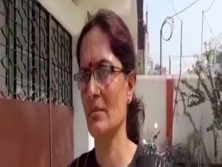 Bihar: Criminal robbed of woman at gunpoint in Patna, grabbing gold chains and rings ann पटना में बंदूक की नोक पर महिला से लूट, हथियार दिखाकर सोने की चेन और अंगूठी ले भागे अपराधी