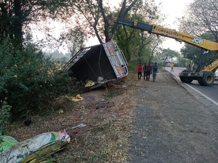 Jalgaon Road Accident Maharashtra 15 people killed in tempo reversal Jalgaon Road Accident: महाराष्ट्र के जलगांव में ट्रक पलटने से दो बच्चों समेत 15 की मौत, रात एक बजे हुआ एक्सीडेंट