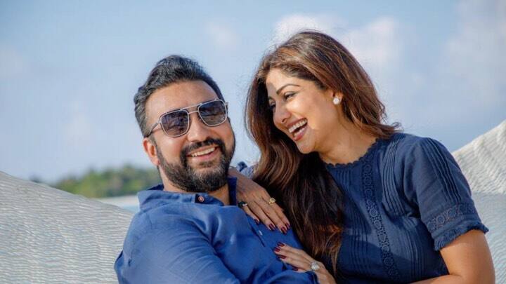 एक्ट्रेस शिल्पा शेट्टी ने पति राज कुंद्रा के साथ बिताए पुराने पलों को याद किया और ऐसे कई यादगार पलों की झलक फैंस को प्यारे वीडियो के जरिए दिखाई.