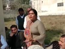 हरियाणा: आंदोलनकारी किसानों में कांग्रेस नेता ने दी शराब बांटने की सलाह, हर्षवर्धन बोले- और कितना गिरेगी कांग्रेस?