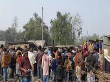 दीवार तोड़ता हुआ घर में जा घुसा अनियंत्रित ट्रक, एक ही परिवार तीन लोगों की मौत