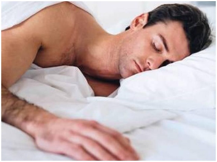 If you sleep less than 5 hours at night, beware, your risk of this problem can be doubled रात में 5 घंटे से कम सोते हैं तो हो जाएं सावधान, इस गंभीर बीमारी का खतरा हो सकता है दोगुना
