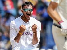 IND v ENG: डेब्यू मैच में अक्षर पटेल ने लिए 5 विकेट, जानिए इनसे पहले किस-किसने किया ये कमाल