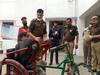 50 किलोमीटर ट्राई साइकिल चलाकर एएसपी से मिलने पहुंचा दिव्यांग अयाज, दोस्ती देख लोग रह गए हैरान