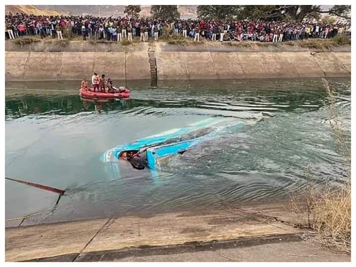 Bus accident in Sidhi in Madhya Pradesh, 5 kids saved drowning passengers मध्य प्रदेश: सीधी बस हादसे में 5 बच्चों ने बचाई डूबते हुए लोगों की जान, CM शिवराज सिंह ने की तारीफ