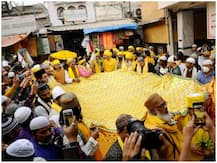 Photos: निजामुद्दीन दरगाह पर दिखा बसंतोत्सव का रंग, मज़ार पर चढ़ाई गई पीली चादर