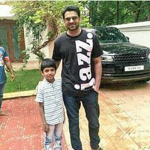 हजार करोड़ के कर्ज में डूबे 'बाहुबली' Prabhas रहते हैं इस आलीशान घर में, कर देगा फाइव स्टार होटल को फेल, देखें INSIDE तस्वीरें