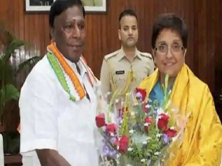 puducherry v narayanasamy government in crisis kiran bedi removed as LG पुदुच्चेरी: सियासी संकट में फंसी नारायणसामी की सरकार, LG किरण बेदी को राष्ट्रपति ने हटाया