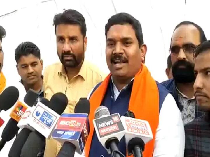 bjp mp makes weird statement on petrol-diesel price hike, says income is also raised in proportion तेल की बढ़ती कीमतों पर बीजेपी सांसद आजीबोगरीब बयान, बोले- लोगों की आमदनी भी तो बढ़ रही है